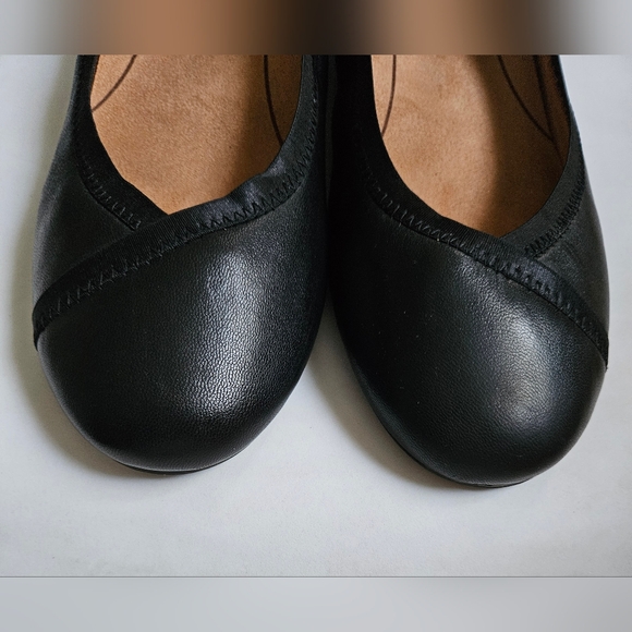 Vionic Caroll Women's Classic Black Flats - Picture 5 of 8